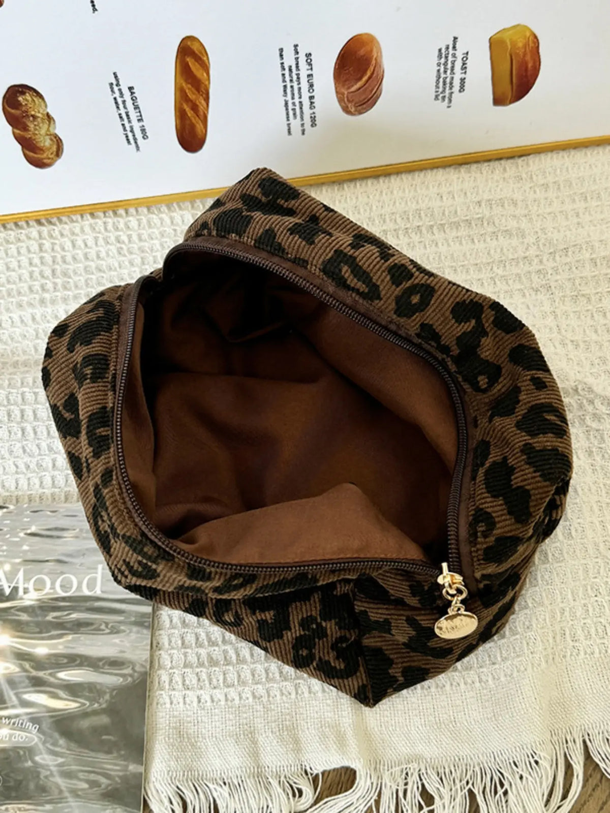 Leopard Print Makeup Bag, Large-Capacity Cosmetic Storage Pouch, Sexy Style Vanity Purse, Cosmetic Travel Bag, Lipstick Organizer for All Season, Portable Makeup Pouch, Travel Cosmetic Bags